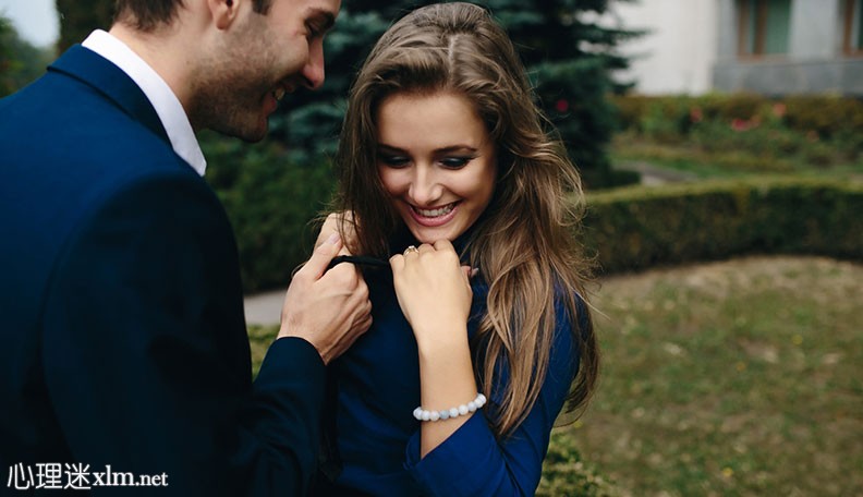 有人喜欢你却不敢承认的7种迹象